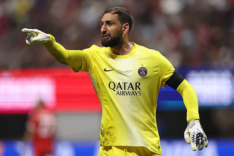 تشيلسي يرغب في التعاقد مع دوناروما، بينما يبقى مستقبل رودريجو مجهولا ويدفع بايرن ميونخ بعرضه