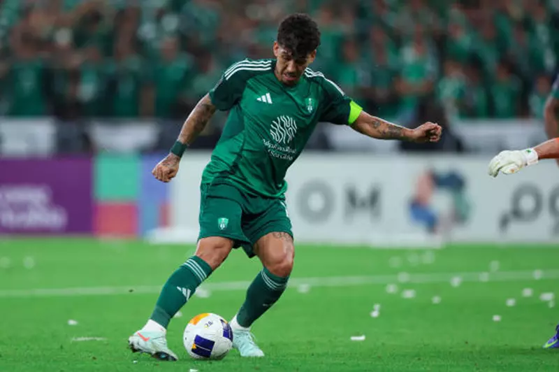 أهلي جدة ي sells فيرمينو إلى السد القطري