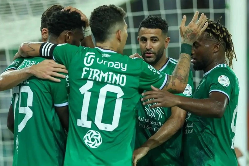 أهلي جدة يبحث عن تجديد عقد مدافعه حتى 2027