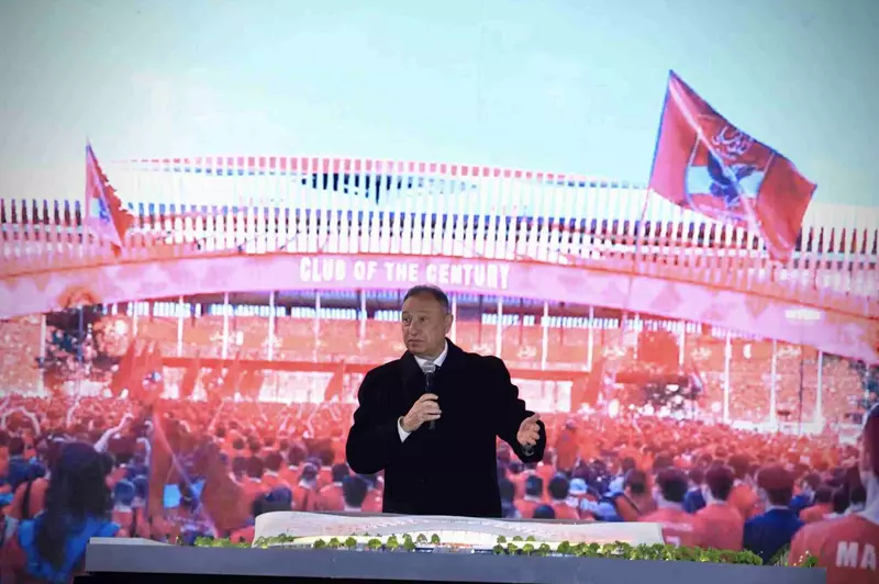 الخطيب يرصد تقدم أعمال الحفر في استاد الأهلي