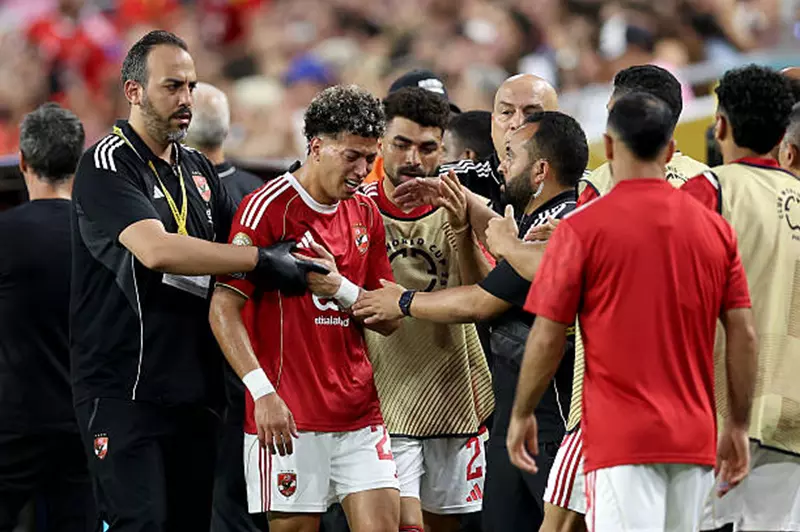 إمام عاشور يشارك في معسكر النادي الأهلي ب تون...