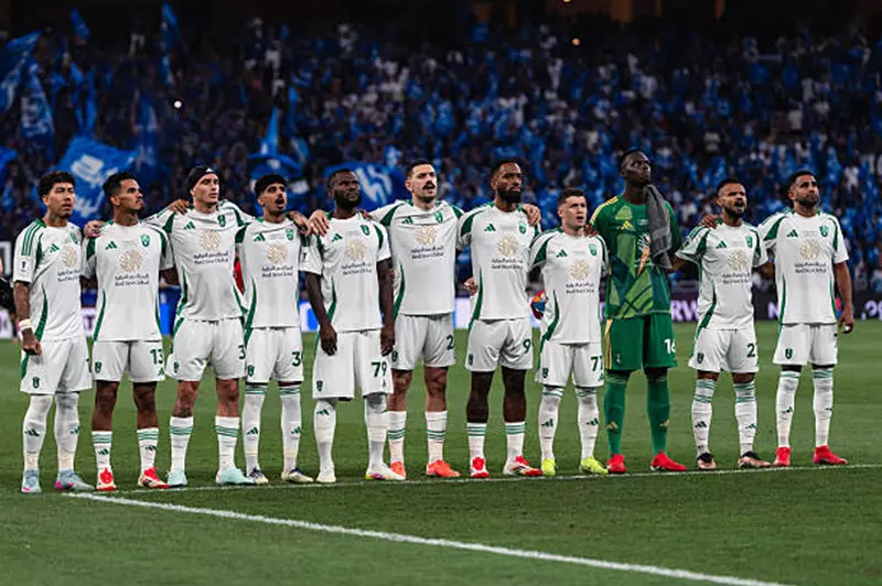 نادي الأهلي يتسائل عن المشاركة في كأس السوبر...