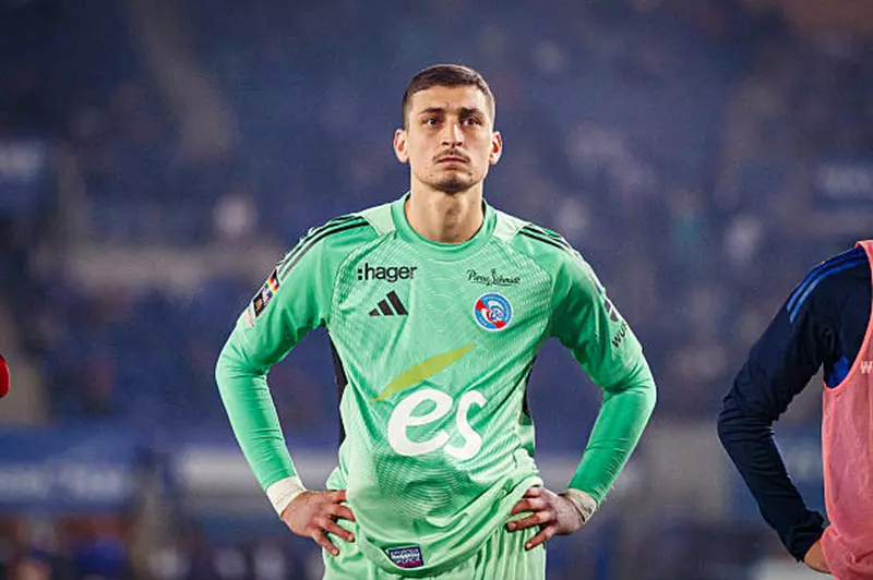 نادي بورنموث يعلن التعاقد مع حارس تشيلسي بيتر...