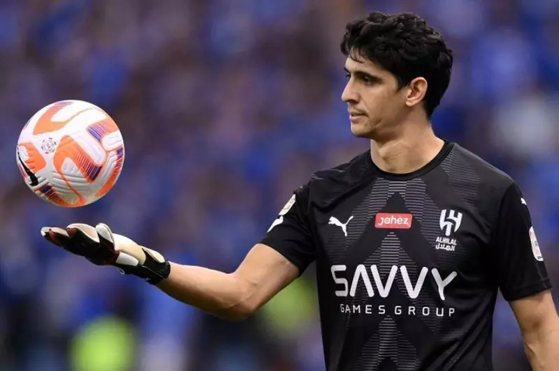 الهلال السعودي يُتمّ تجديد عقد حارس المرمى بونو