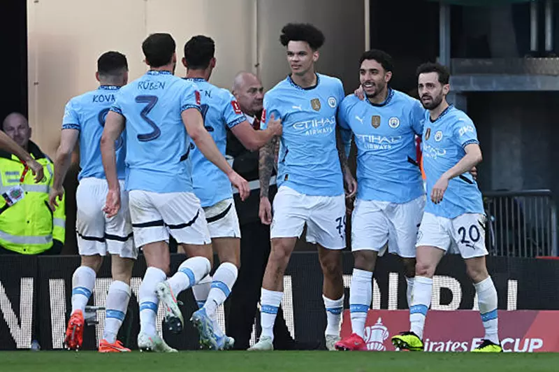 مانشستر سيتي يفقد لاعبه إلى كومو بشكل نهائي بعد 20 مباراة فقط