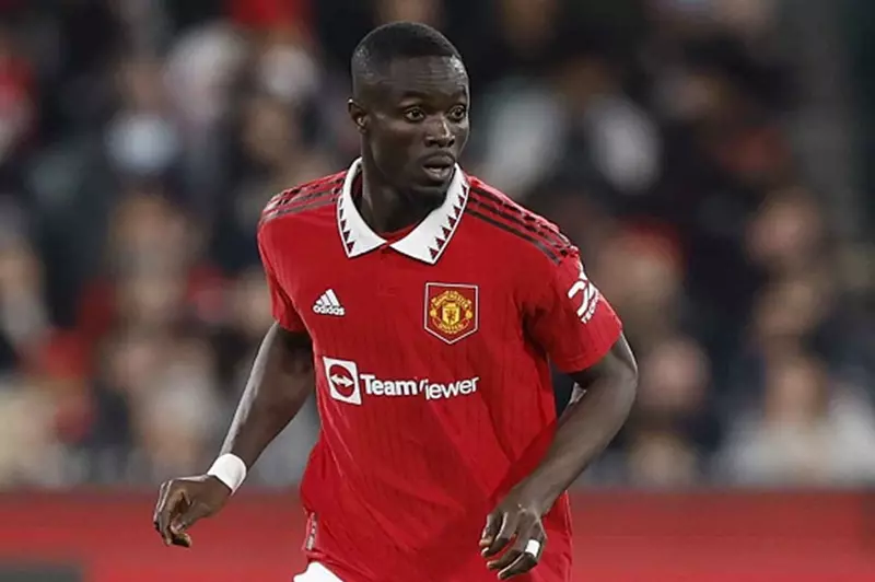 لاعب خط الدفاع السابق في مانشستر يونايتد ينضم...