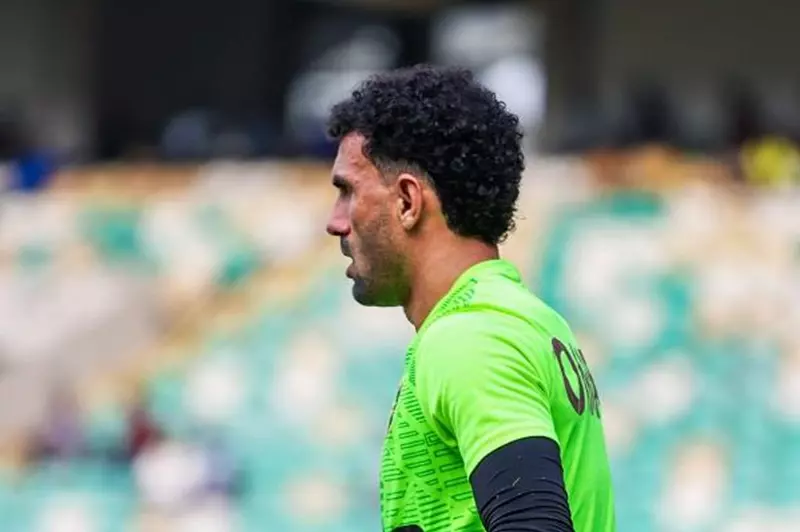 بعد الشكوى من آلام، الزمالك يمنح عواد إجازة م...