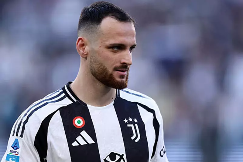 يوفنتوس يُعلن تجديد عقد النجم جاتي حتى عام 20...