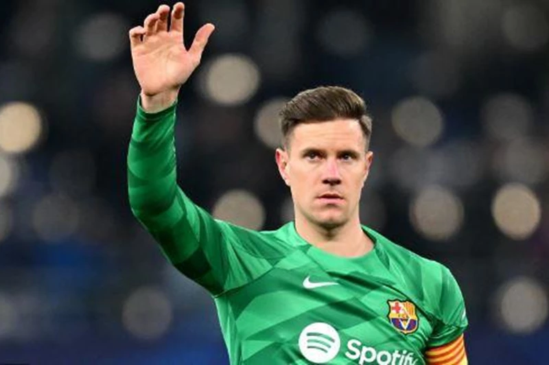 لاعب تير شتيجن يخضع لعملية جراحية وسيغيب 3 أش...