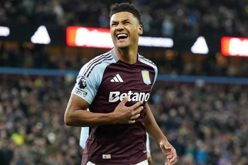 أستون فيلا يرفض بيع واتكينز لمانشستر يونايتد