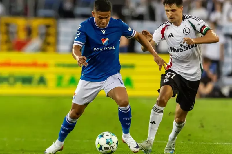 إيفرتون يكشف عن سبب غيابه عن مباراة بانيك أوس...