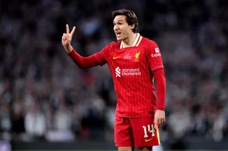 تقارير تشير إلى أن لاعبا ليفربول يفكر في مغاد...