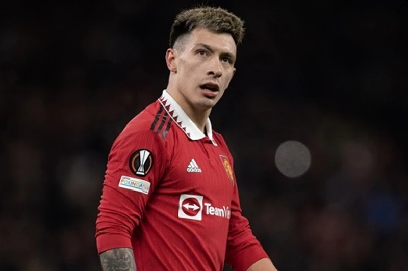 تأجيل عودة ليساندرو مارتينيز إلى مانشستر يونا...