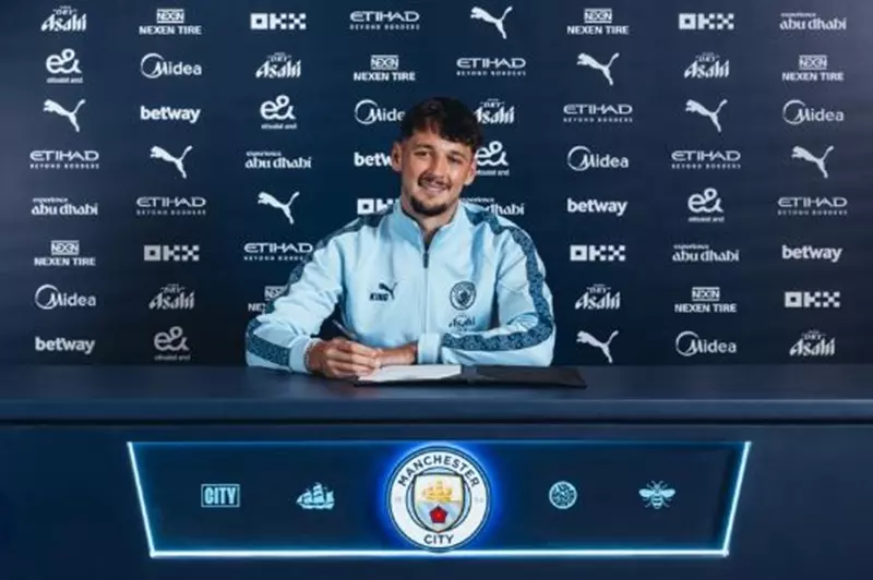 مانشستر سيتي يوقع عقداً مع ترافورد قادمًا من...