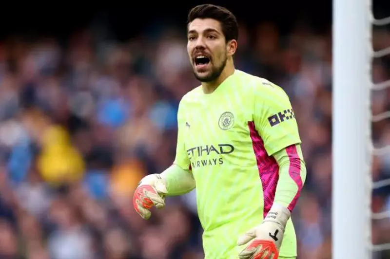 مانشستر سيتي يفتح الباب أمام رحيل أورتيجا بعد...