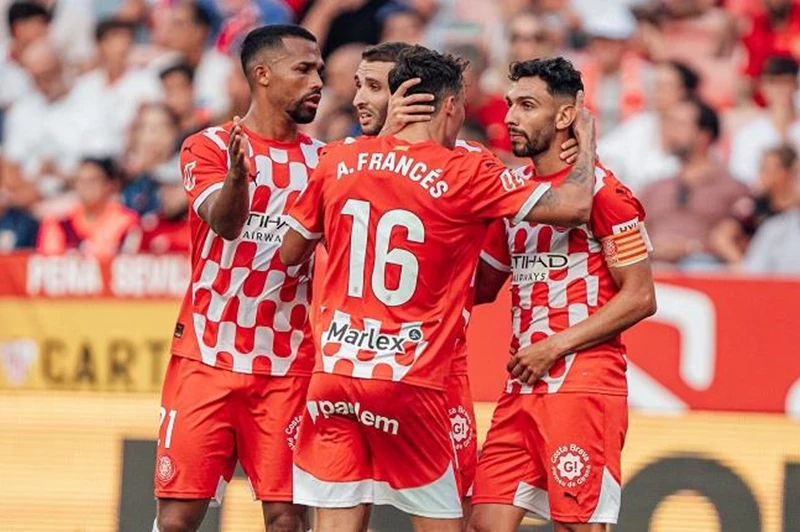 نادي جيرونا يتعاقد مع أليكس مورينو من نادي أس...