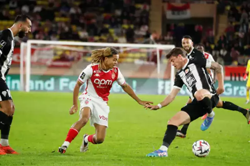 نيوم يقترب من شراء نادي موناكو الفرنسي