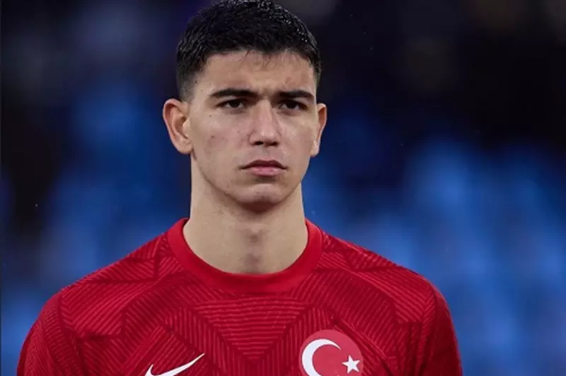 أستون فيلا يؤجر مدافعه التركي إلى نادي أندرلخ...