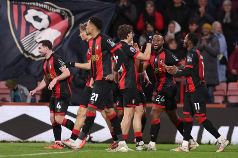 بورنموث يتفق على بيع حارسه لصالح بوتافوجو