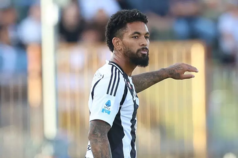 منافسة شرسة بين السعودية ونوتنجهام وتوتنهام ل...