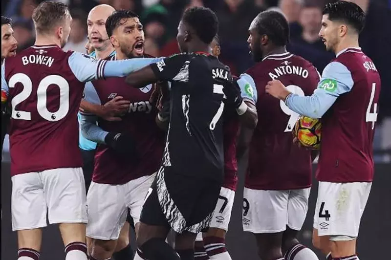 وست هام على وشك التعاقد مع حارس بوتافوجو البرازيلي جون فيكتور