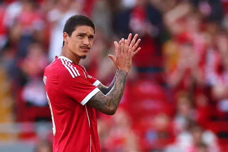 ليفربول يضع معايير التعاقد للبديل المحتمل لنوينز