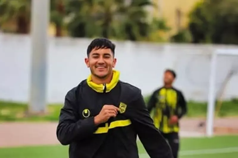 اللاعب البنزاوي يوضح لبرنامج "سبورتاوي" تفاصيل عرض الأهلي لتولي خِلافة معلول (حوار)