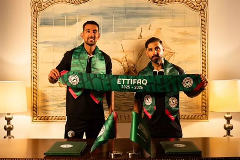 صراع على مهاجم فولهام السابق.. ما ينتظر كوكا...