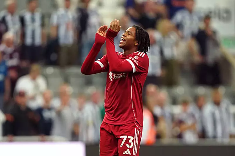 جون تيري يعبّر عن أسفه لوداع نجومه بعد تسجيله...