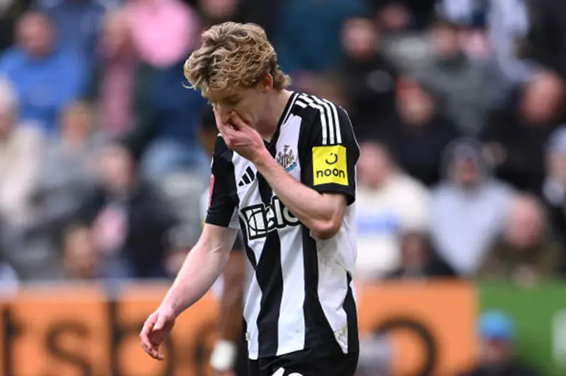 أنطوني جوردون يقدّم اعتذارًا عن إقالته أمام ف...