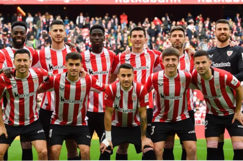 بلباؤو يضمن انتصارًا مثيرًا أمام إشبيلية بثلاثية في مباراة الافتتاح لليغا