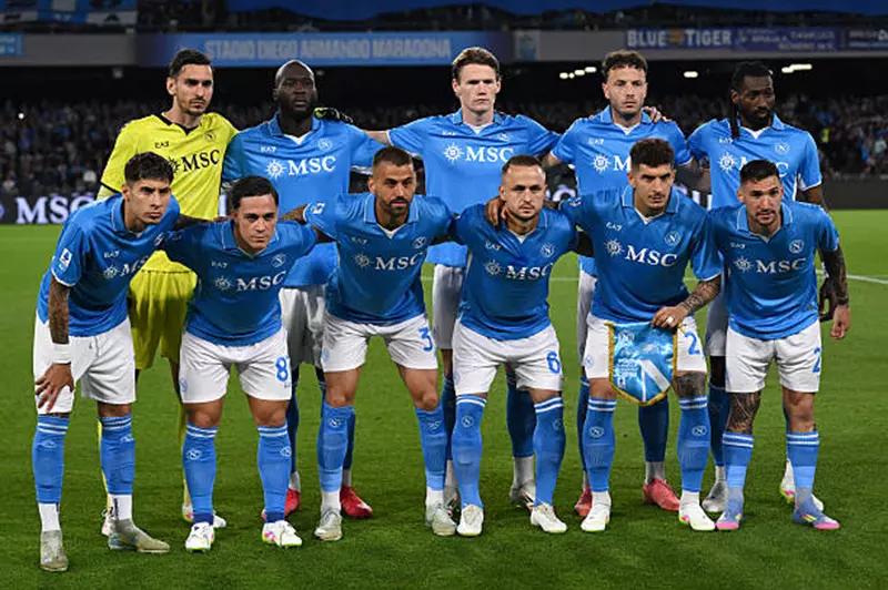 دي بروين ومكتوميناي يضعان تشكيلة نابولي لمواجهة ساسولو في الدوري الإيطالي